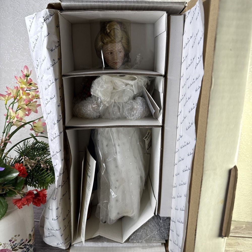 The Danbury Mint Prom Dress Porcelain Doll Vintage 16" NEW